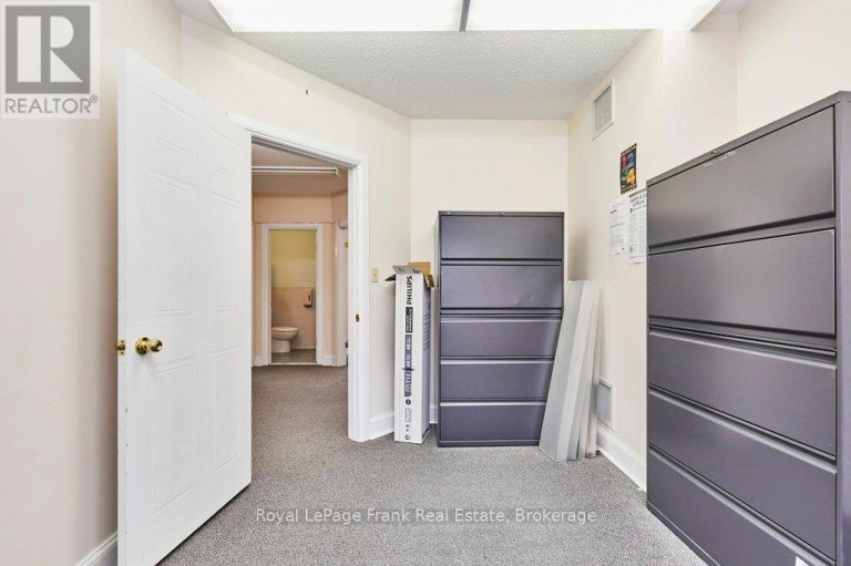 215 SIMCOE STREET N, Oshawa (O'Neill), Ontario, L1G4T1