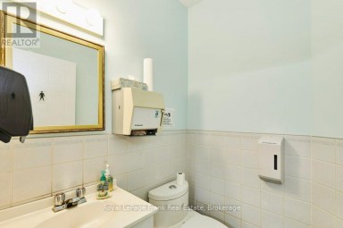 215 SIMCOE STREET N Oshawa (O'Neill) Ontario photo 22