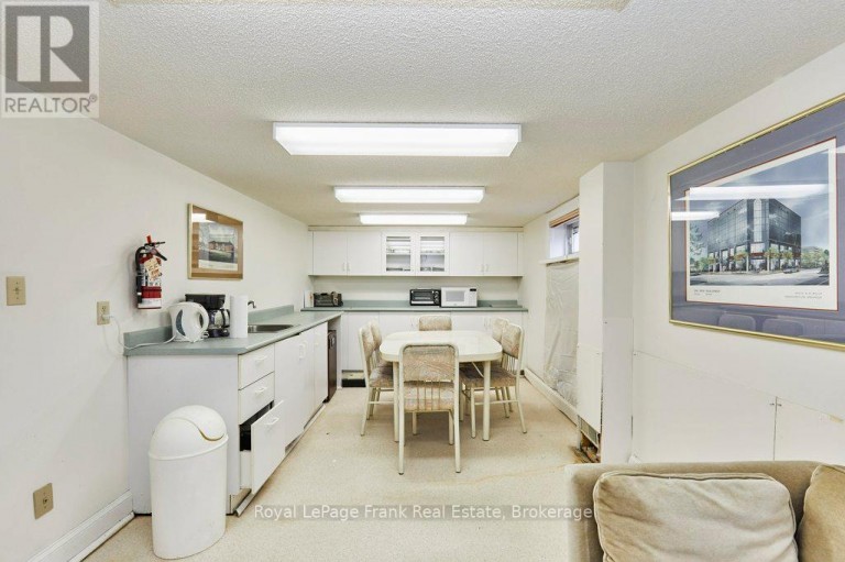 215 SIMCOE STREET N, Oshawa (O'Neill), Ontario, L1G4T1