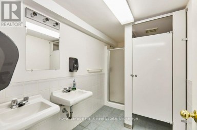 215 SIMCOE STREET N Oshawa (O'Neill) Ontario photo 27