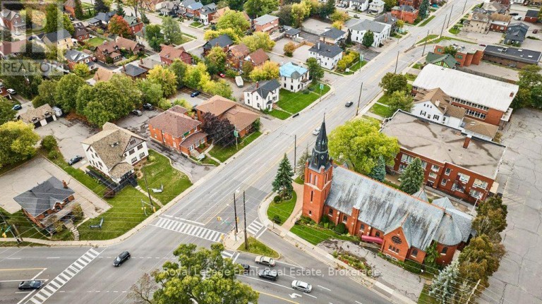 215 SIMCOE STREET N, Oshawa (O'Neill), Ontario, L1G4T1