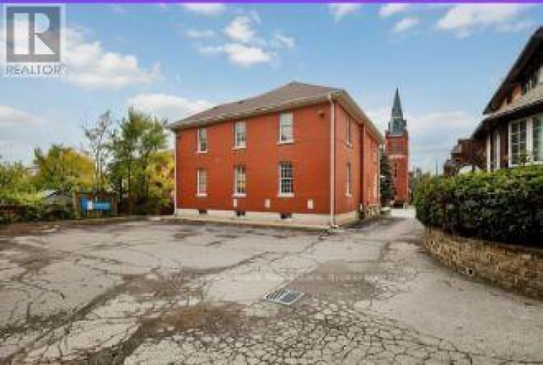 215 SIMCOE STREET N, Oshawa (O'Neill), Ontario, L1G4T1