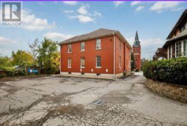 215 SIMCOE STREET N Oshawa (O'Neill) Ontario photo 5