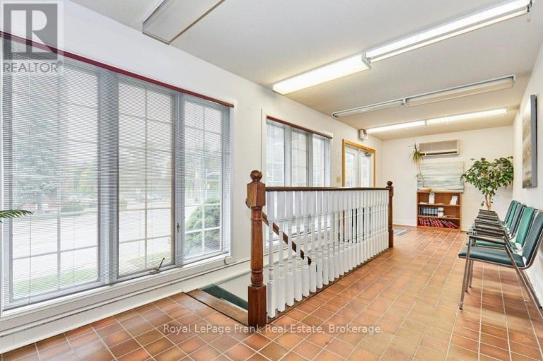 215 SIMCOE STREET N, Oshawa (O'Neill), Ontario, L1G4T1