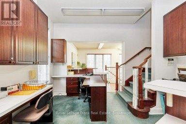 215 SIMCOE STREET N Oshawa (O'Neill) Ontario photo 8