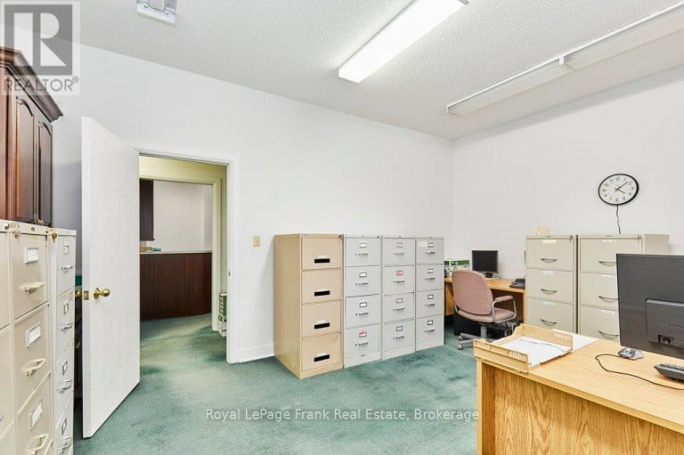 215 SIMCOE STREET N, Oshawa (O'Neill), Ontario, L1G4T1
