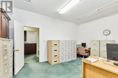 215 SIMCOE STREET N Oshawa (O'Neill) Ontario photo 9