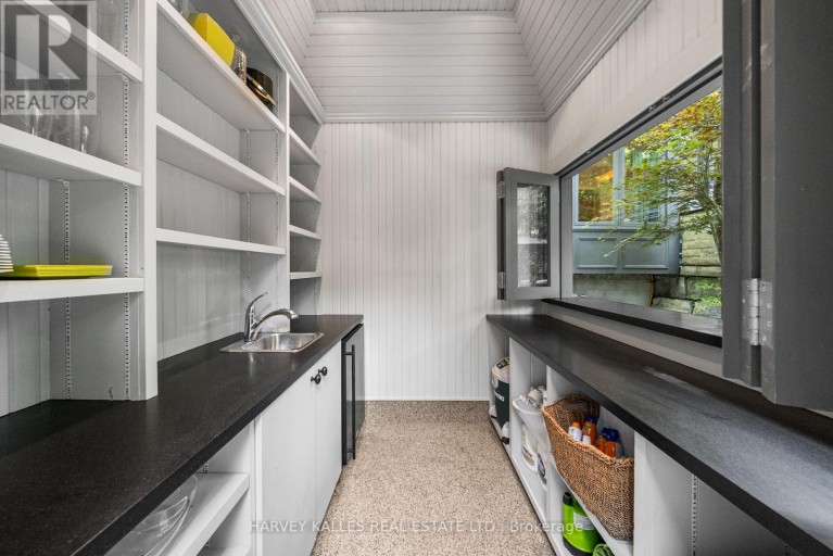 6 VESTA DRIVE, Toronto (Forest Hill South), Ontario, M5P2Z3