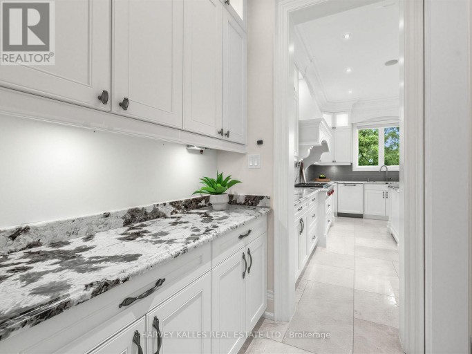125 BANNOCKBURN AVENUE, Toronto (Bedford Park-Nortown), Ontario, M5M2N2