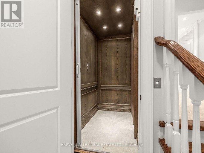 125 BANNOCKBURN AVENUE, Toronto (Bedford Park-Nortown), Ontario, M5M2N2