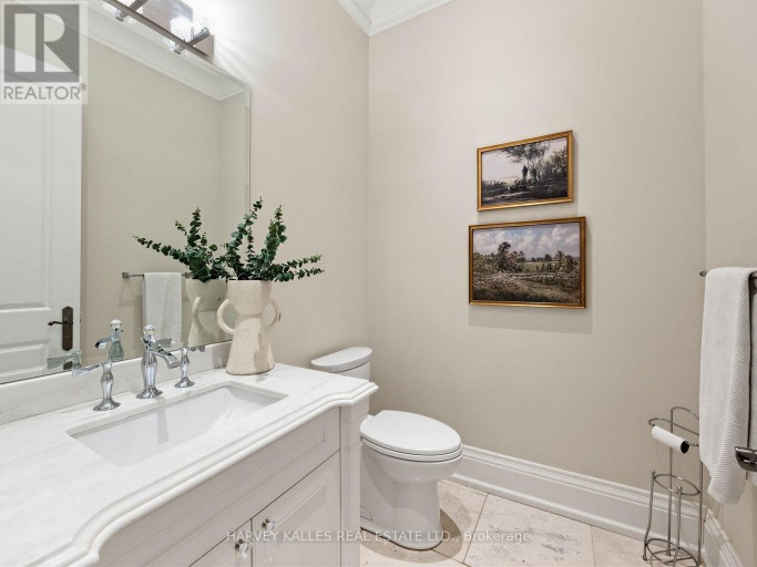 125 BANNOCKBURN AVENUE, Toronto (Bedford Park-Nortown), Ontario, M5M2N2