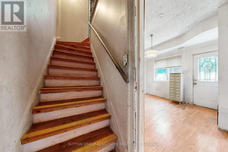 18 1/2 BELLEVUE AVENUE, Toronto (Kensington-Chinatown), Ontario, M5T2N4
