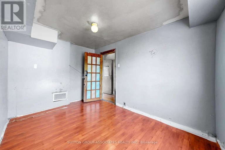 18 1/2 BELLEVUE AVENUE, Toronto (Kensington-Chinatown), Ontario, M5T2N4
