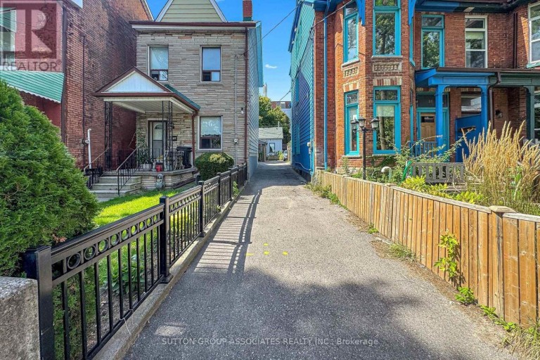 18 1/2 BELLEVUE AVENUE, Toronto (Kensington-Chinatown), Ontario, M5T2N4