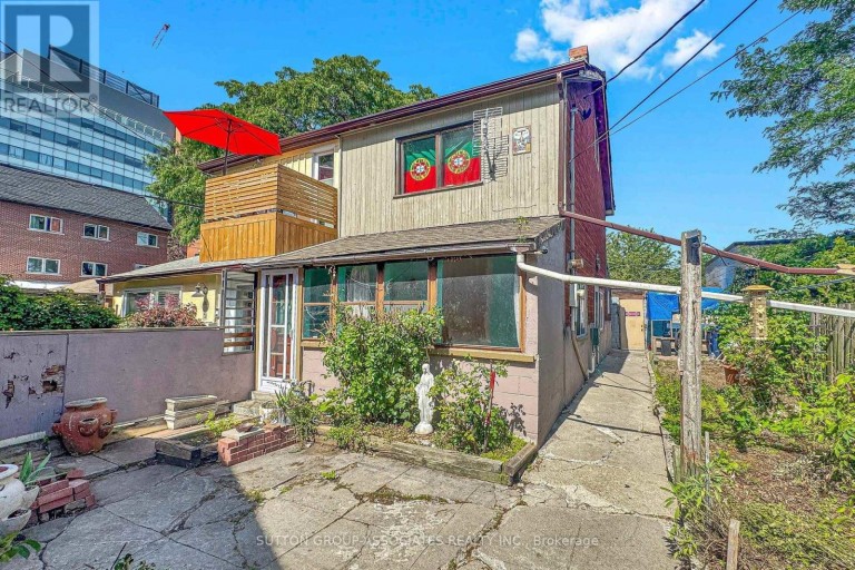 18 1/2 BELLEVUE AVENUE, Toronto (Kensington-Chinatown), Ontario, M5T2N4