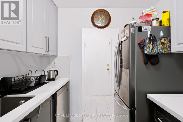 401 - 2485 WOKING CRESCENT, Mississauga (Sheridan), Ontario, L5K1Z6
