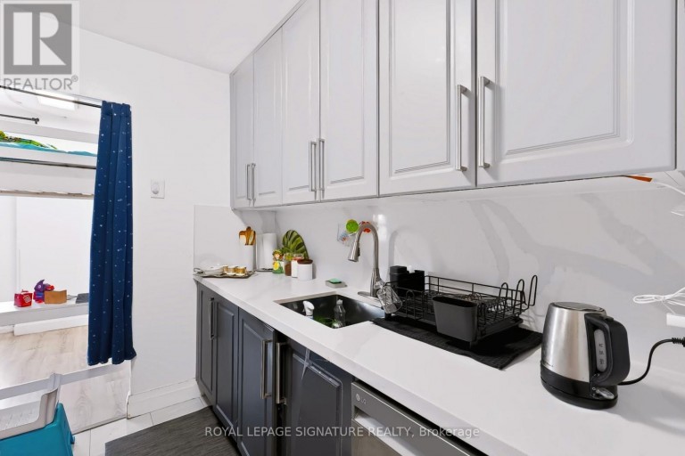 401 - 2485 WOKING CRESCENT, Mississauga (Sheridan), Ontario, L5K1Z6