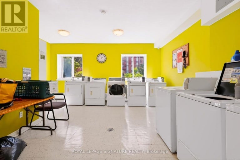 401 - 2485 WOKING CRESCENT, Mississauga (Sheridan), Ontario, L5K1Z6