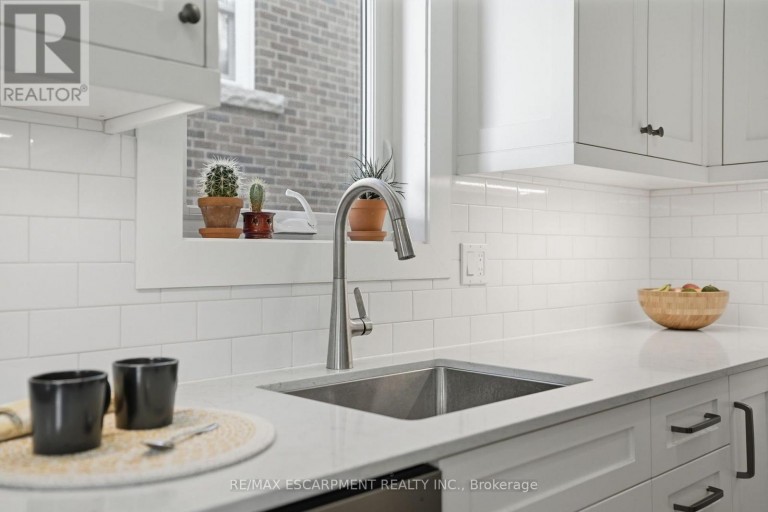 97 CLINE AVENUE N, Hamilton (Westdale), Ontario, L8S3Z5