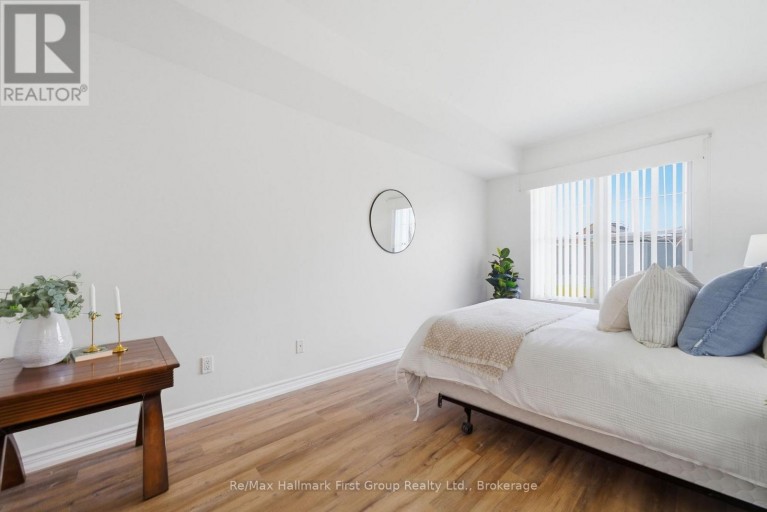 215 - 145 THIRD STREET, Cobourg, Ontario, K9A5X1