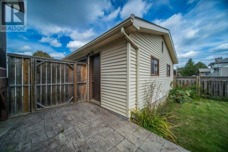 231 CAMDEN ROAD, Greater Napanee (Greater Napanee), Ontario, K7R1E5