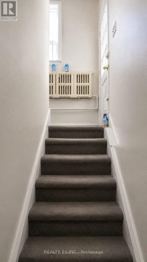 8 MACK AVENUE, Toronto (Clairlea-Birchmount), Ontario, M1L1L9