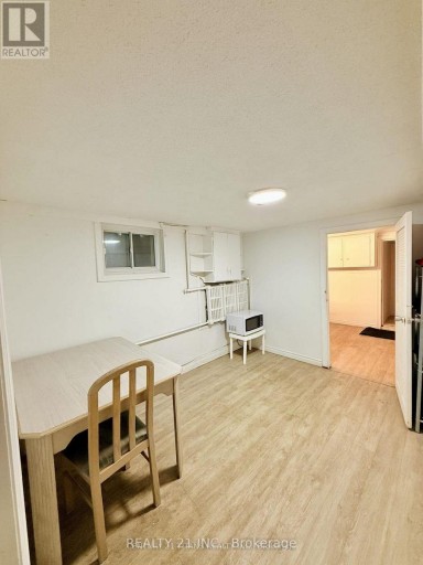 8 MACK AVENUE, Toronto (Clairlea-Birchmount), Ontario, M1L1L9