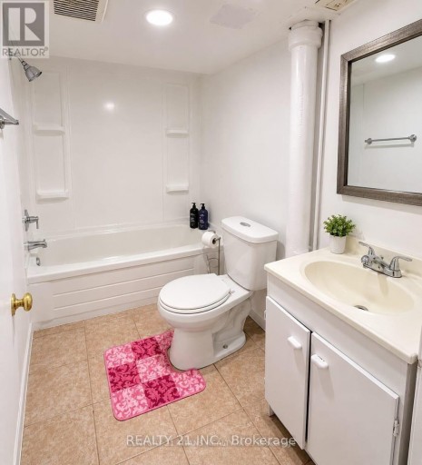 8 MACK AVENUE, Toronto (Clairlea-Birchmount), Ontario, M1L1L9