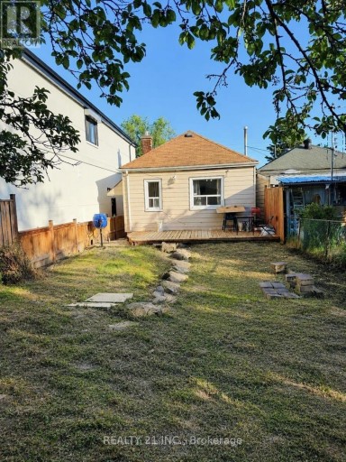 8 MACK AVENUE, Toronto (Clairlea-Birchmount), Ontario, M1L1L9