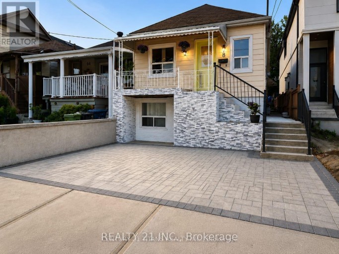 8 MACK AVENUE, Toronto (Clairlea-Birchmount), Ontario, M1L1L9