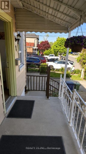 8 MACK AVENUE, Toronto (Clairlea-Birchmount), Ontario, M1L1L9