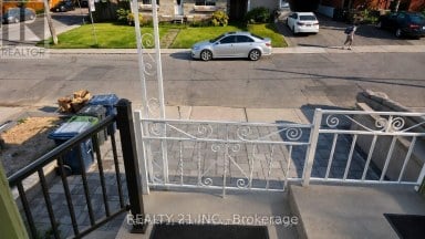 8 MACK AVENUE Toronto (Clairlea-Birchmount) Ontario photo 5