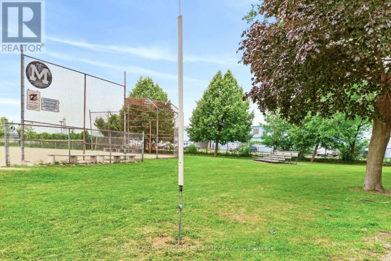 1 MAHONY AVENUE, Hamilton (Normanhurst), Ontario, L8H3C3