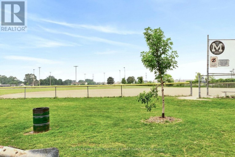 1 MAHONY AVENUE, Hamilton (Normanhurst), Ontario, L8H3C3