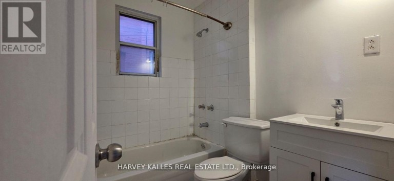 1767 DUFFERIN STREET, Toronto (Oakwood Village), Ontario, M6E3N9