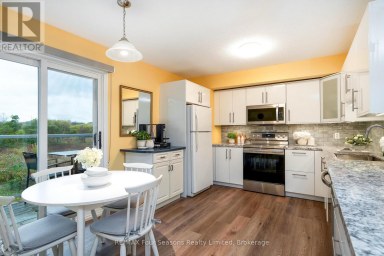 17 - 44 TROTT BOULEVARD Collingwood Ontario photo 3
