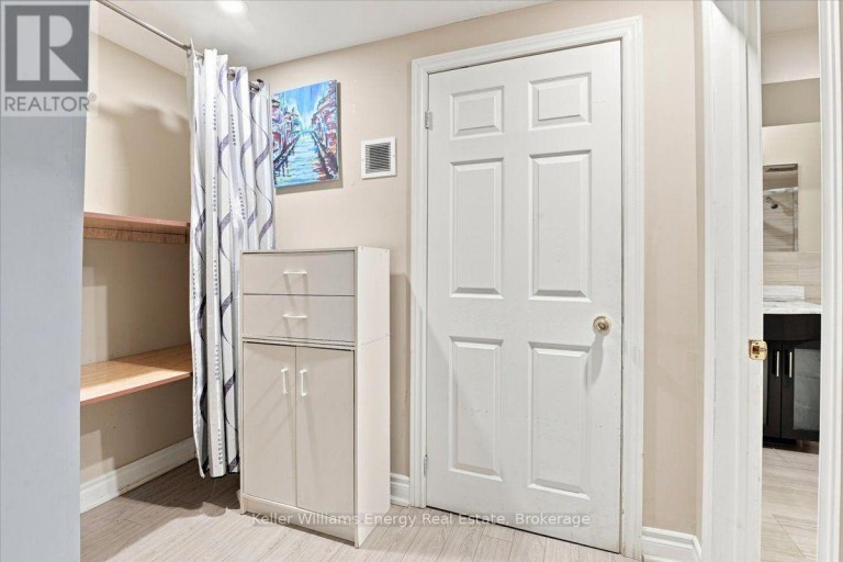 21 UPLAND DRIVE, Whitby (Blue Grass Meadows), Ontario, L1N8H9