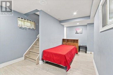 21 UPLAND DRIVE Whitby (Blue Grass Meadows) Ontario photo 3