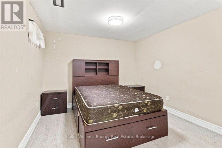 21 UPLAND DRIVE, Whitby (Blue Grass Meadows), Ontario, L1N8H9