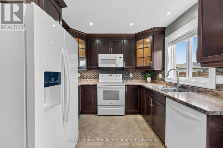 32 ASPEN DRIVE, Quinte West (Murray Ward), Ontario, K8V0E2
