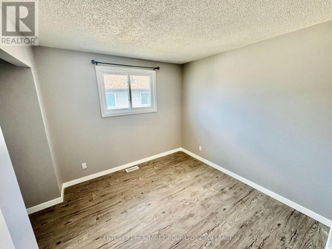 356 OWENS CRESCENT, Kingston (East Gardiners Rd), Ontario, K7M8H8