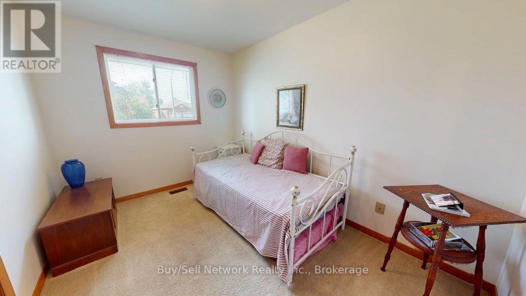 2565 MARSDALE DRIVE, Peterborough (Ashburnham Ward 4), Ontario, K9L1Y3