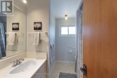 58 UNION STREET Meaford Ontario photo 24