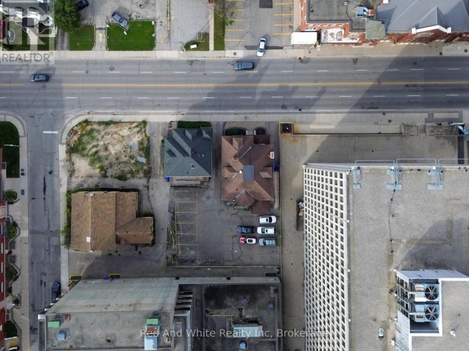 17 WEBER STREET W, Kitchener, Ontario, N2H3Y9