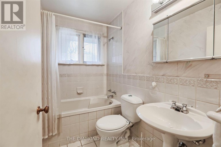 4670 DUNDAS STREET W, Toronto (Edenbridge-Humber Valley), Ontario, M9A1A6