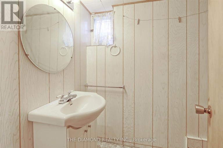 4670 DUNDAS STREET W, Toronto (Edenbridge-Humber Valley), Ontario, M9A1A6
