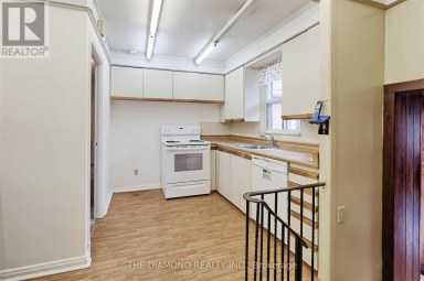 4670 DUNDAS STREET W Toronto (Edenbridge-Humber Valley) Ontario photo 8