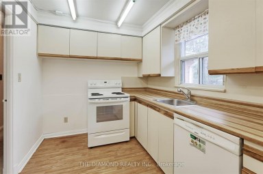 4670 DUNDAS STREET W Toronto (Edenbridge-Humber Valley) Ontario photo 9