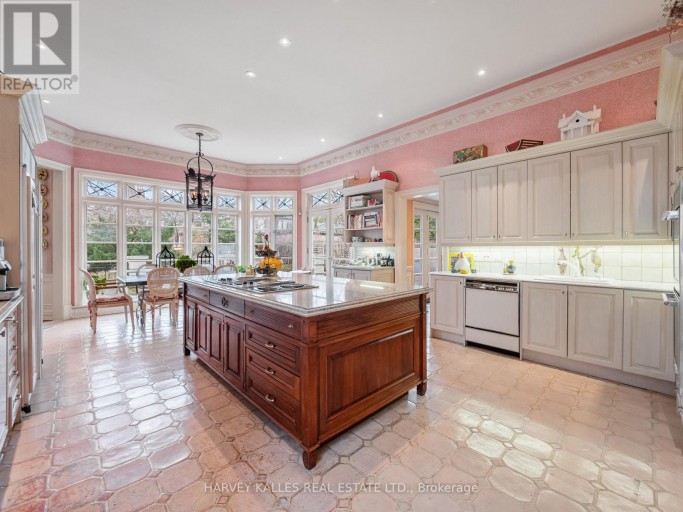 94 DUNVEGAN ROAD, Toronto (Forest Hill South), Ontario, M4V2P7