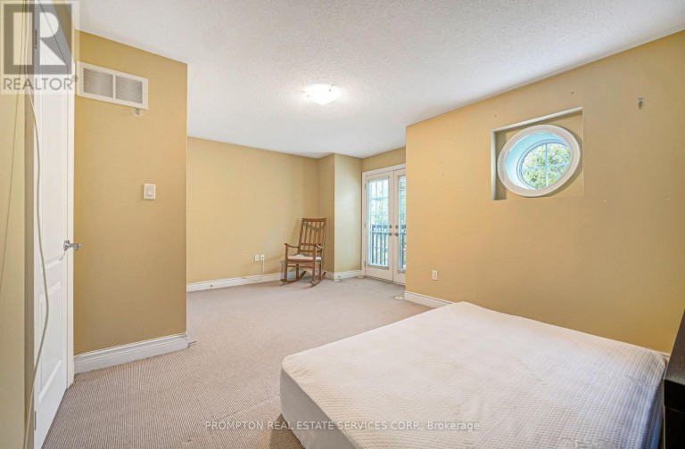 13 FLOOK LANE, Toronto (Willowdale West), Ontario, M2R3Y5